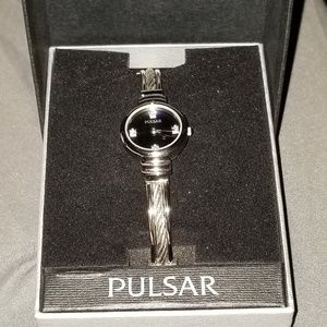 NWT LADIES PULSAR WATCH!!